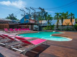 Base Ao Nang Beachfront Party Hostel 18-35 Years Old Only, готель в Ао Нанг Біч
