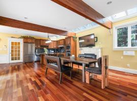 Charming Retreat on Cypress Street, Your Home Away from Home, hotel in Vancouver