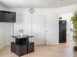 1 Bedroom 1 Bath with separate entrance & Parking, hotell i Las Vegas