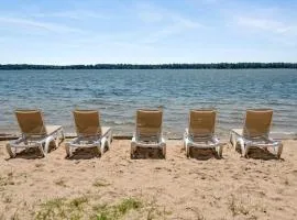 Fife Lake Lodge 2BR Loft with Kitchen & Lake Views