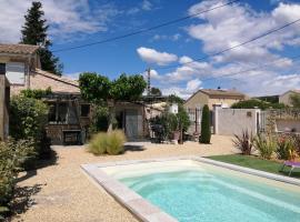 La maison du petit écolier, maison de vacances à LʼIsle-sur-la-Sorgue