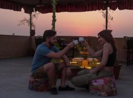 Explore Hostel Life Jaisalmer, hotel en Jaisalmer