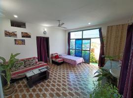 Green stay homestay, hotel di Rāmnagar
