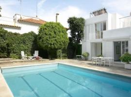 Casa Mediterránea con jardín y piscina privada โรงแรมในมาสเนา
