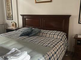 Il giardino di Emilia - Intero appartamento in villa con giardino privato e piscina estiva, ξενοδοχείο σε Pontirolo Nuovo