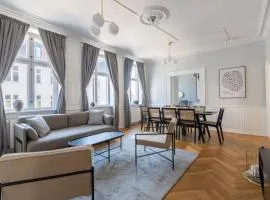 Large Apartment with Canal View in Central CPH City
