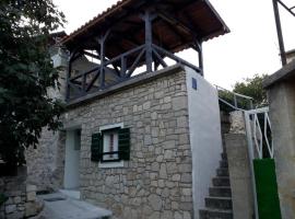 Šparoga - Dalmatian stone house for holiday, Hotel in Tisno