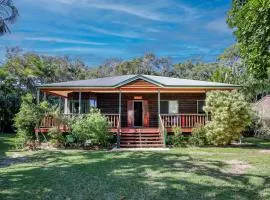 Merindah - Four-Bedroom Modern Pet-Friendly Home in Central Agnes Water