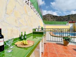 Casa Godoy con piscina by At Home Costa del Sol, hotel i Torrox