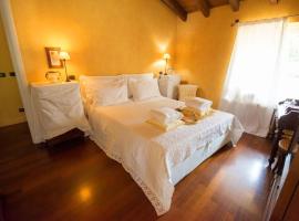 La Casa sui Tetti, bed and breakfast en Novi Ligure