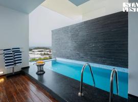 StayVista - The Bluewaters Apartment with Indoor Pool & Games in South Goa โรงแรมในดาโบลิม