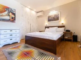 Central 1-bedroom Apartment