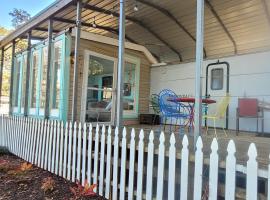 Logan Martin Lake Sunroom, hotel v destinaci Lincoln