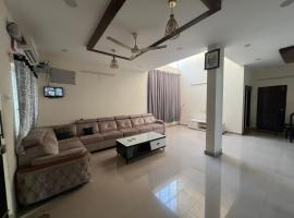 Saket Bhusattva 4BHK Luxurious Villa, casa de campo em Hyderabad