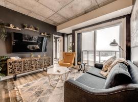 Appartement Luxe, Incredible Sunset View, Pool, Parking, Near Old Québec, hotel v destinaci Quebec