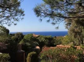 Ferienwohnung in Costa Paradiso mit Kleinem Garten
