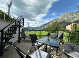 Sunshine Apartment with Private Pool and Parking