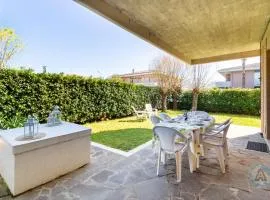 villino con giardino sul mare