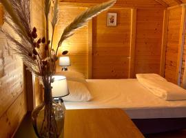 Camping-Chalets La Favière, glamping in Lac des Rouges Truites