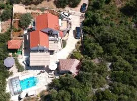 Villa PHARIA with pool, jacuzzi, sauna