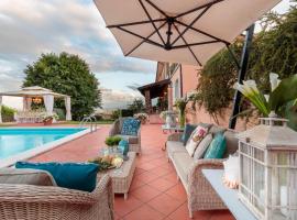 Villa Dana, 4 bedrooms 4 bathrooms Retreat Villa with Private Swimming Pool and SPA, hotel di Valgiano