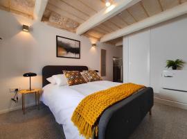 Sbejha Boutique Living/ Luqa #2, aparthotel in Naxxar