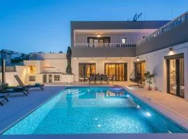 Luxury Villa Mia with sea view, heated pool and jacuzzi
