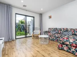 Light Filled 2BR 2BA Townhouse - Hosted by CanStay