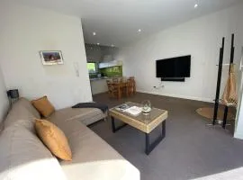 Cosy Work From Home Townhouse 10 Mins From City - Hosted by CanStay