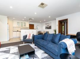 Spacious 2BR Home in Tranquil Leafy Neighborhood, villa in Canberra