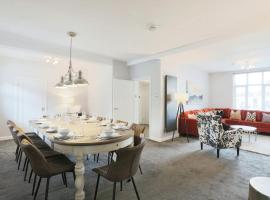 Luxurious 7-Bedroom Home in Solihull, close to NEC & BHX, hotel in Solihull