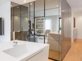 Enjoyer - Seafront apartment with PRIVATE Heated POOL and terrace