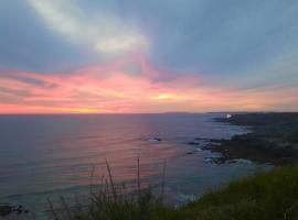 The Whale Beach House, hotel em Atouguia da Baleia