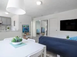 Stylish 2 bed 1 bath w/Free Parking!