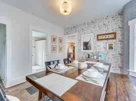 Lovely Ludlow Farmhouse about 1 Mi to Town and Slopes!, hotel que acepta mascotas en Ludlow