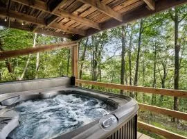Secluded Cabin Hot Tub, Huge Deck, Fire Pit, WiFi