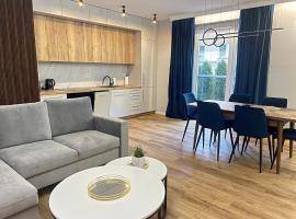 Apartament Sosnowy przy Basenach Tropikalnych, prywatny parking，位于凯尔采的酒店