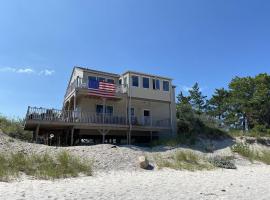 Poppys Private Beach Paradise: Wading River, Northfork, villa in Wading River