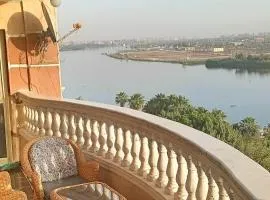 شقة فندقيه فاخرة بمنطقة المعادى صف اول جميع الغرف تطل على النيل A luxury hotel apartment in Maadi, first row. All rooms overlook the Nile