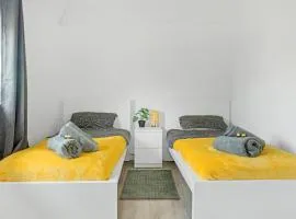 isimi luxurious 4 bed Modern House. Derby