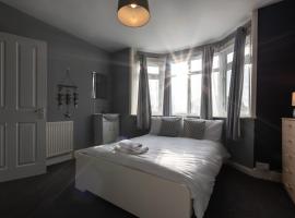 4 bedrooms house for working Professionals, hotel en Southampton