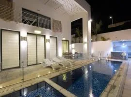 New ! 430m Luxury Best Top Class 8-Bdr Exclusive Villa Top Design HEATED Pool Jucuzzi Sauna