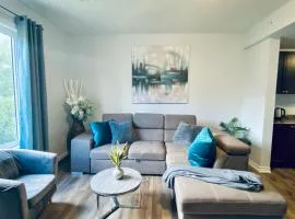 Stylish 3 Bdrm house- king bed, Netflix, parking