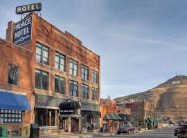 Cozy Condo In The Historic Palace Hotel, Downtown, holiday home in Salida