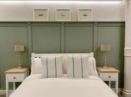 Victoria Bar Walls by Chateau Anna, Central York - free parking