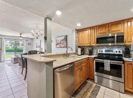 Beachside Retreat-Courtyard Villa-Beachside condo, hotel in Coquina Gables