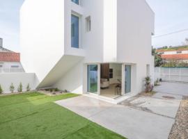 Villa Emerald Oeiras Lisbon, отель в Оэйраше