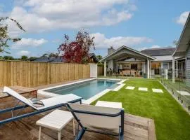 Modern Deluxe - Havelock North Holiday Home