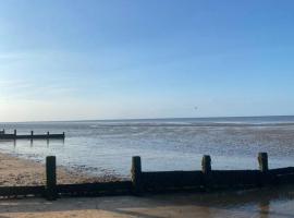 Hidden Gem in the heart Of Leysdown on sea, chalet di Kent