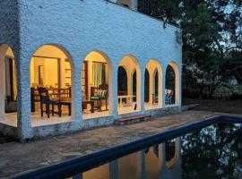 Shoreline Serenity in Malindi: Malindi şehrinde bir otel